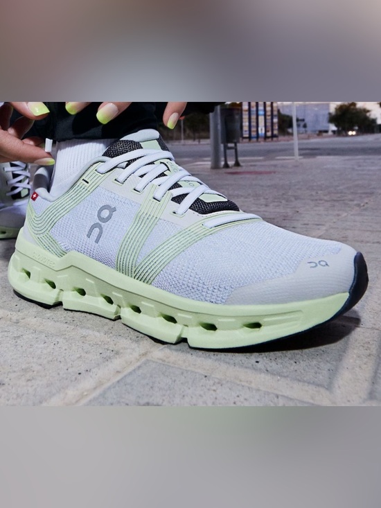 On Running Shoes - On Cloudgo in White/Meadow Size 8